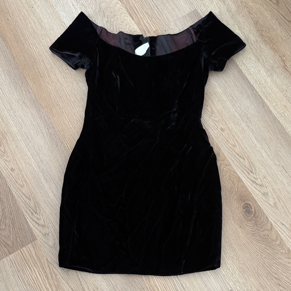 Vintage Black Velvet Off-Shoulder Women’s Dress